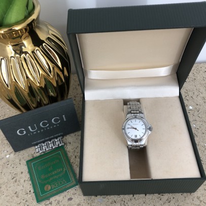 GUCCI 9040L Ladies Wrist Quartz Watch in Silver Stainless Steel